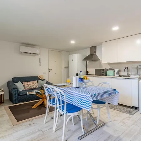 Down Floor In Centre