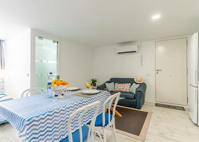 Down Floor In Centre * Puerto de la Cruz (Tenerife)