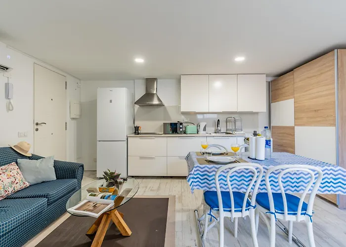 Daire Down Floor In Centre