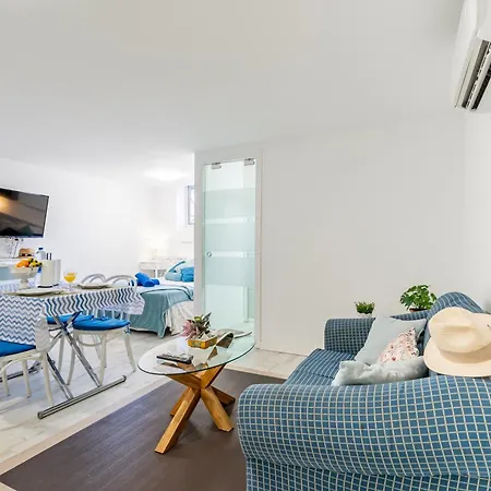 Down Floor In Centre 拉克鲁斯